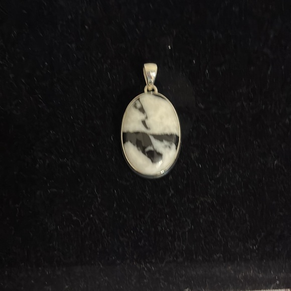 White buffalo pendant sterling silver - Picture 7 of 8